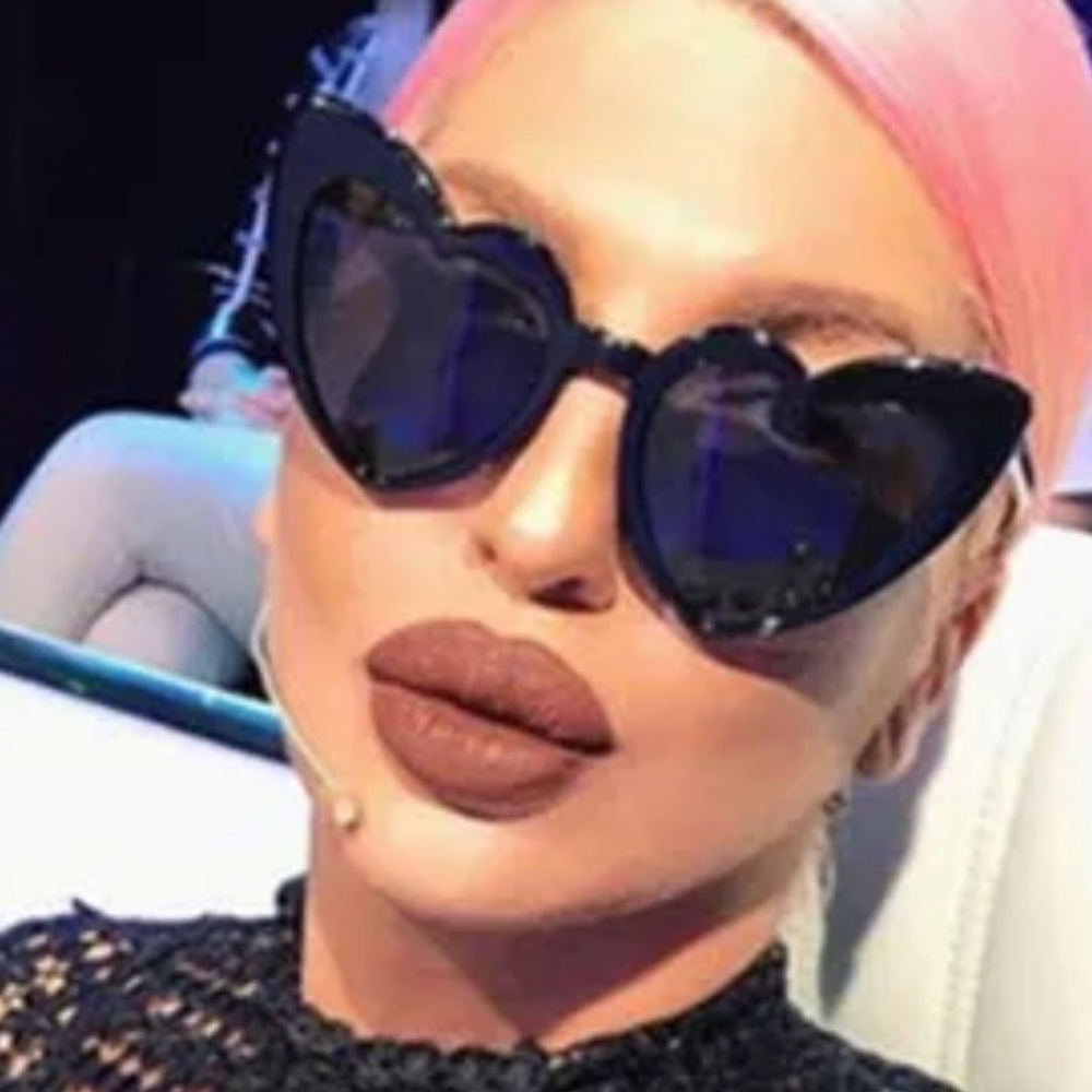 Black heart 🖤 goth sunglasses barbie festival  cateye pinup dollbaby bombshell